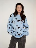 Свитер с китами голубой