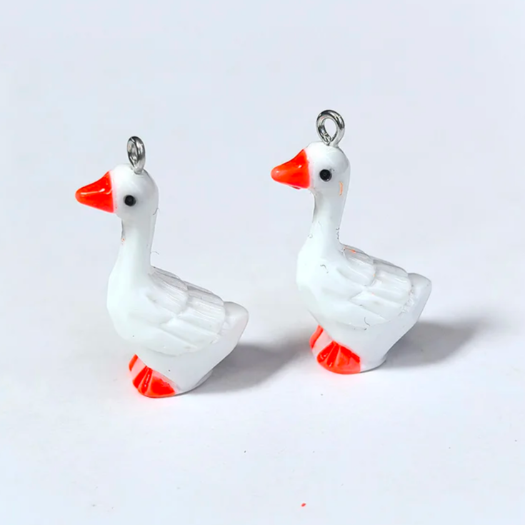 Подвеска фигурка Гусь из полимерной смолы 20х30 мм  IYOE.D.2030