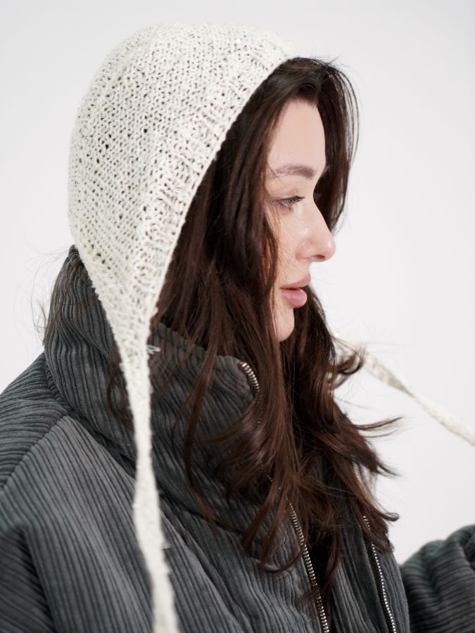 Шапочка из шерсти с паетками