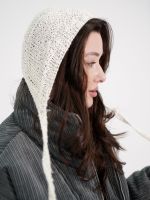 Шапочка из шерсти с паетками