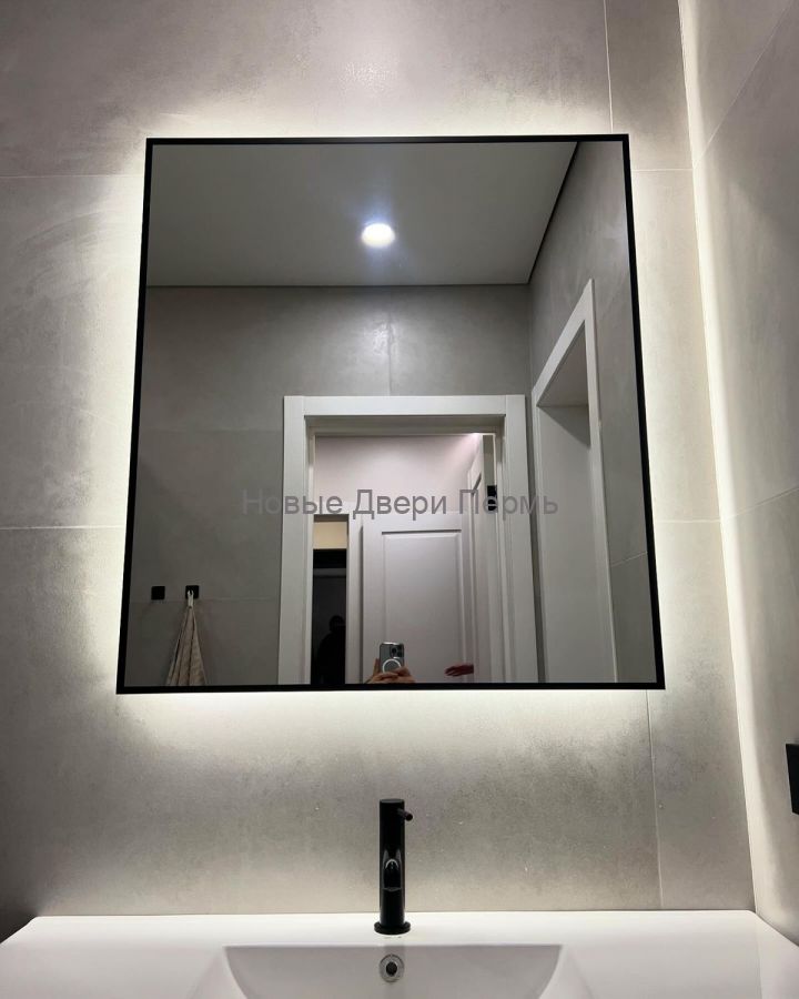 Зеркало с подсветкой прямоугольное в металлической раме