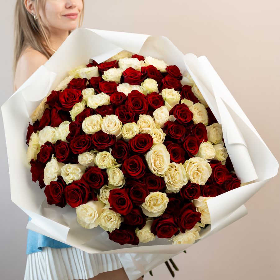 Красные и белые розы 101 шт (60см)