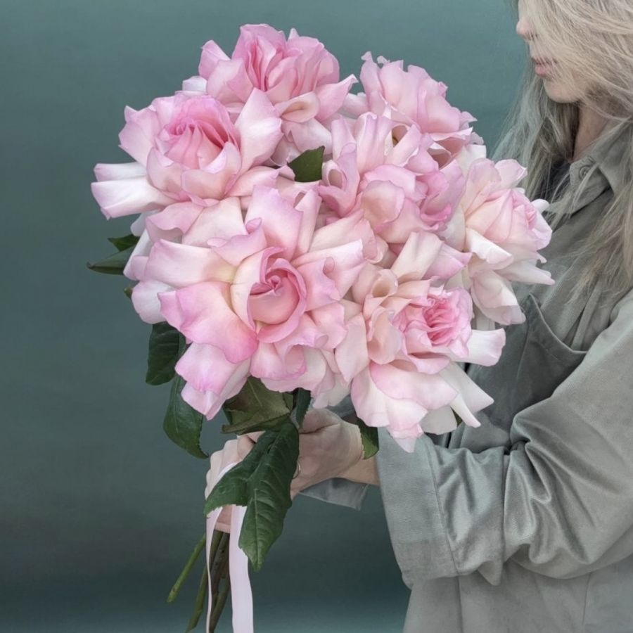 Букет из 7 розовых французских роз