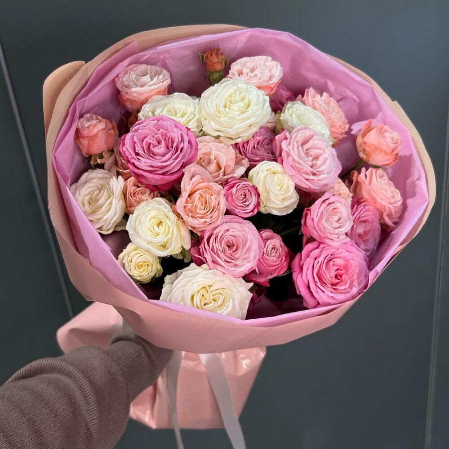 Букет из микса кустовых роз