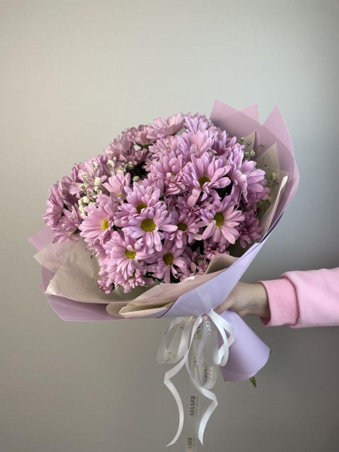 Букет из кустовой хризантемы и гипсофилы