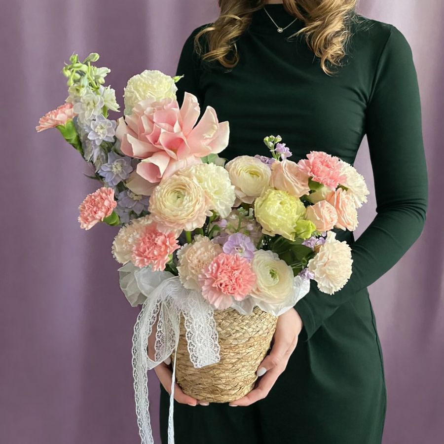 Композиция в кашпо под ленту