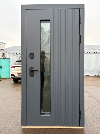 Дверь входная с терморазрывом Север-2 окно эмаль 7024