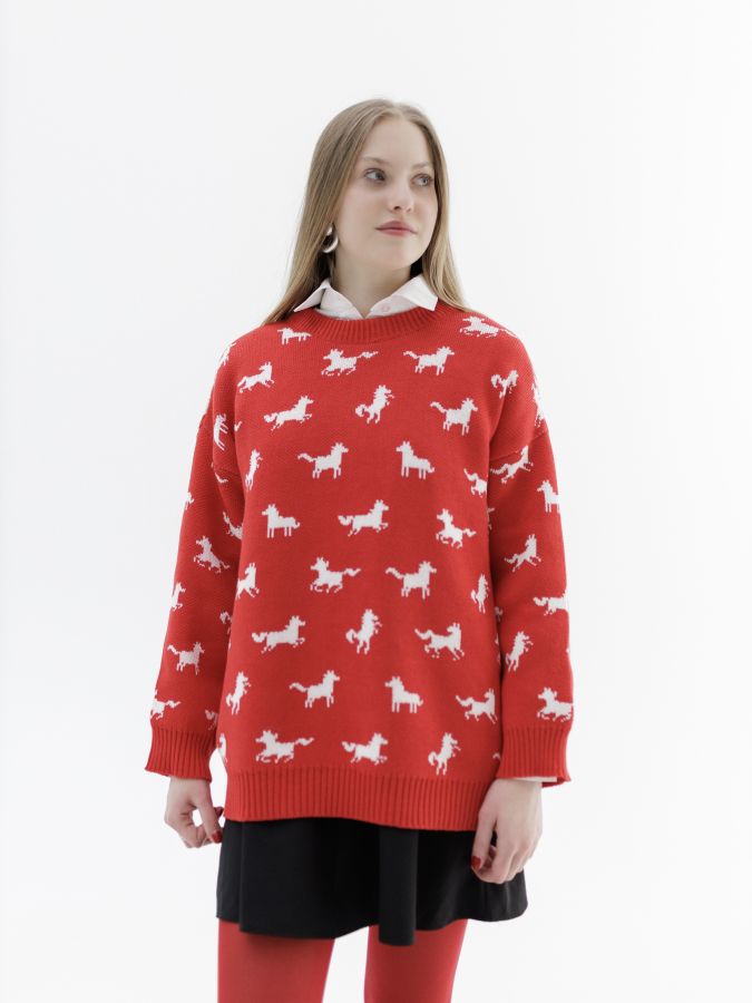 Свитер с лошадками красный