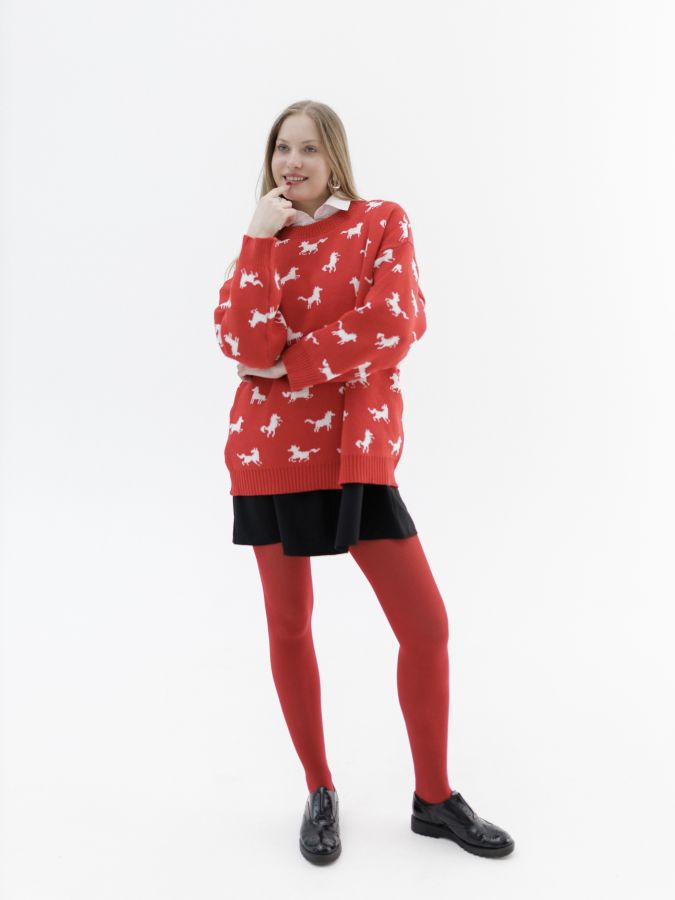Свитер с лошадками красный