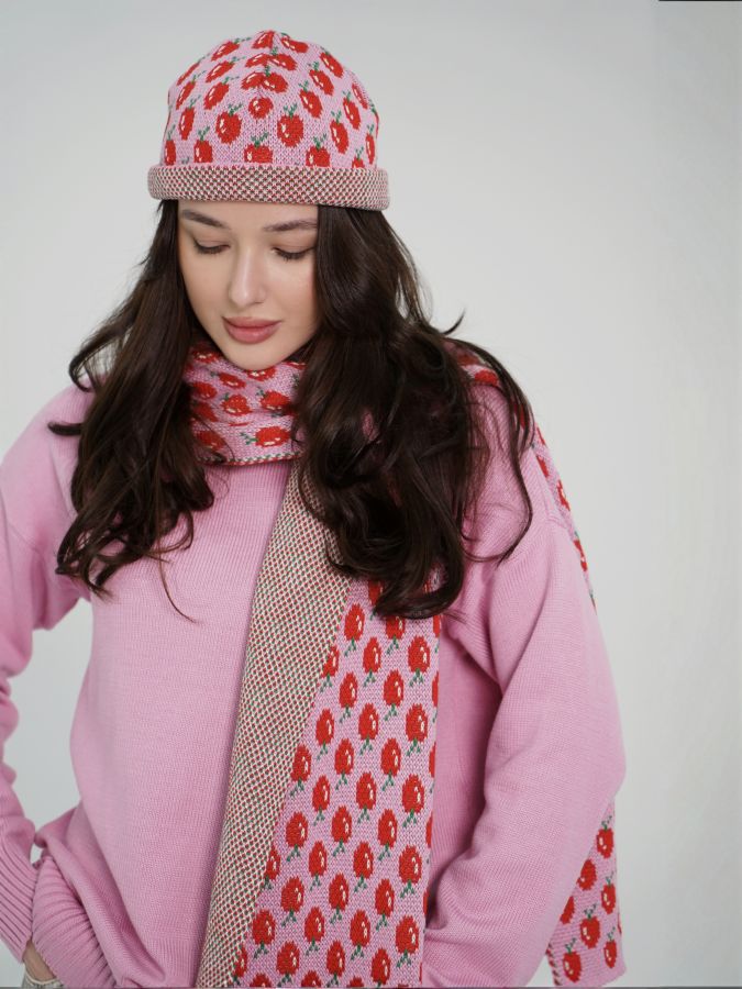 Свитер розовый