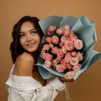 Кустовая роза розовая 9 шт