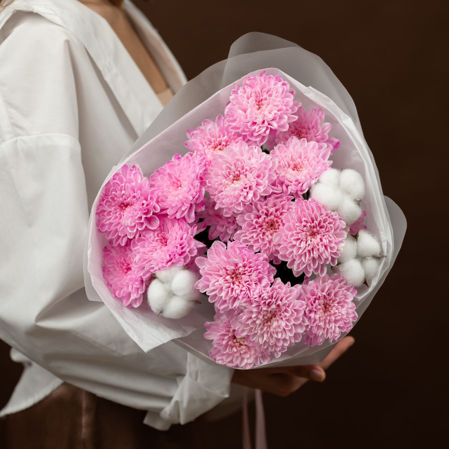 Букет из хризантемы с хлопком