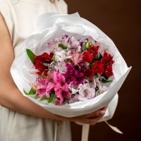Альстромерия микс 11 шт в белой упаковке