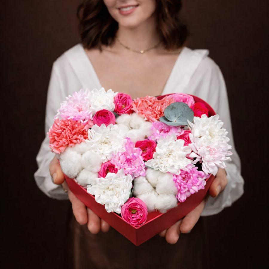 Сердце из кустовой хризантемы и кустовой розы