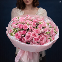 Букет из 21 нежных кустовых роз