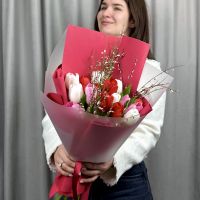 Букет из тюльпанов и ароматной генисты