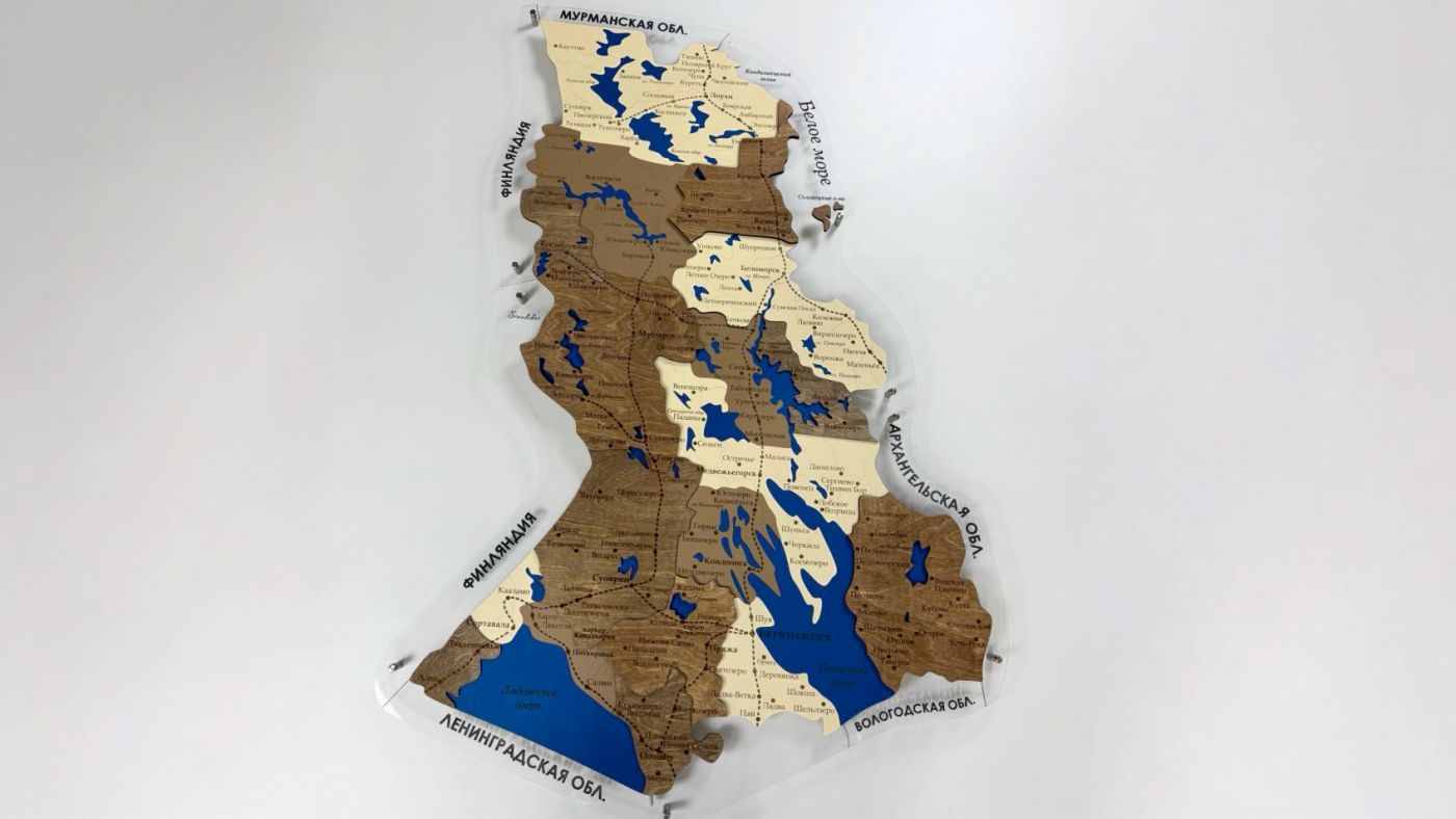 Карта республики Карелия из дерева, многоуровневая, на подложке из орг.стекла
