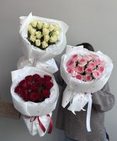 15 роз в тематической упаковке