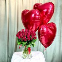 Я️ тебя ЛЮБЛЮ: 35 роз в вазе и шары