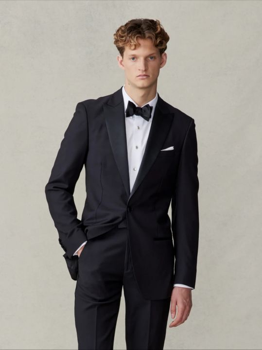 Смокинг черный острый лацкан на прокат