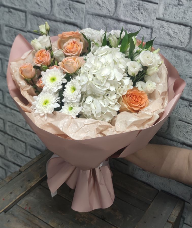 Готовые букеты на витрине