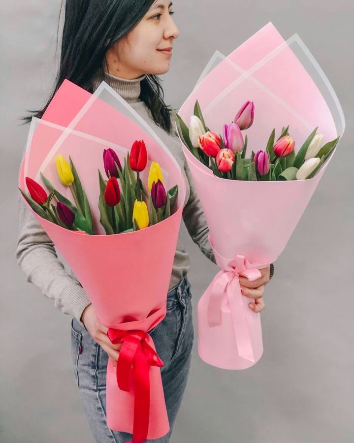 9 тюльпанов в стильной упаковке