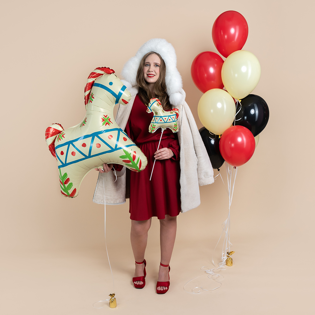 Народный фонтан с фигурой и фигуркой на палочке