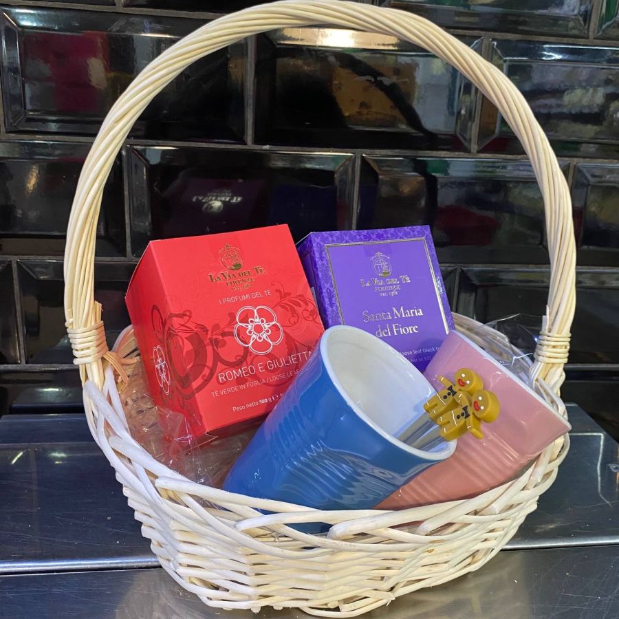 Подарочная корзина Ложкой чай мешая