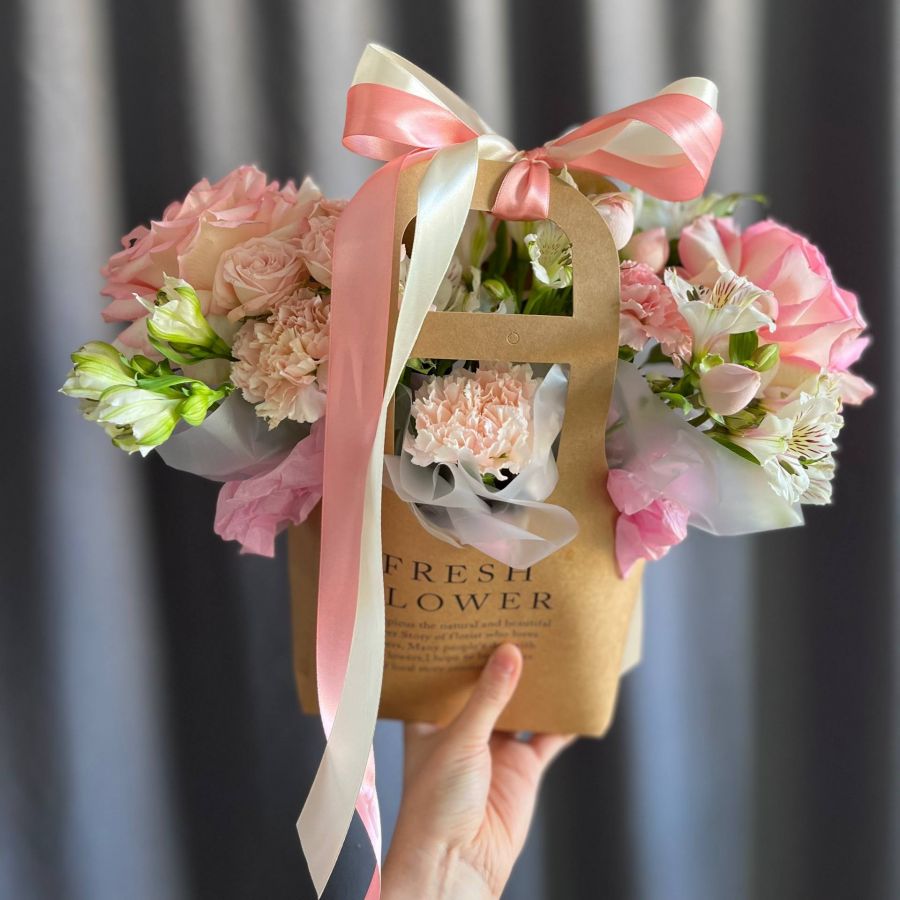 Сборный букет в сумочке