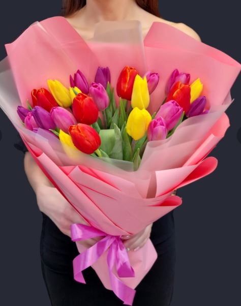 25 тюльпанов в плёнке