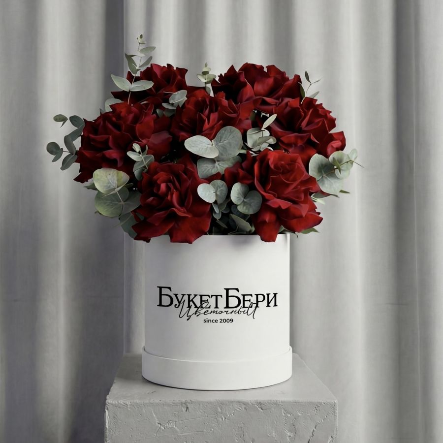 Красивая коробка с французскими розами