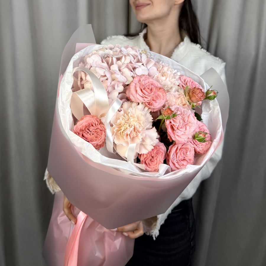 Букет с пионовидными кустовыми розами