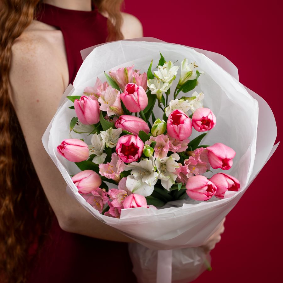 Тюльпаны с альстромерией