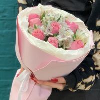 Букет из роз и альстромерий