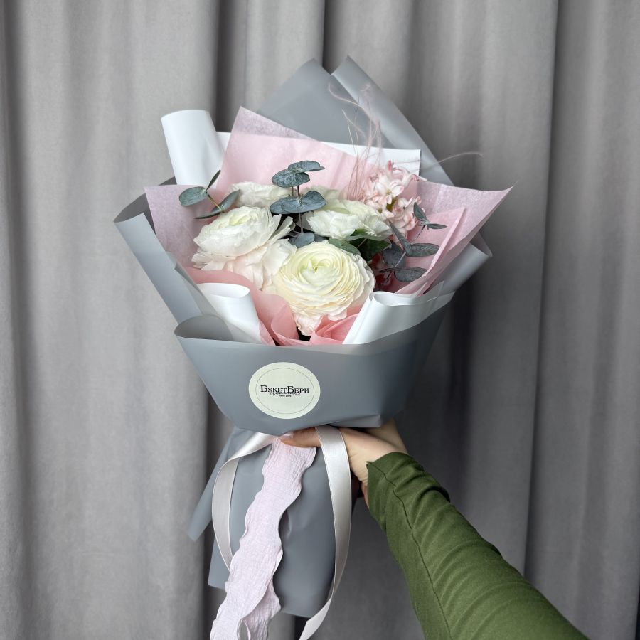 Букет с ранункулюсами