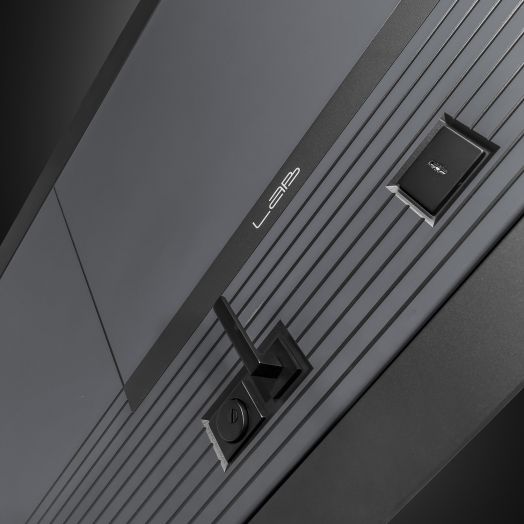 Входная дверь Лабиринт Лаб 2 Про - 22 Белый софт черная вставка