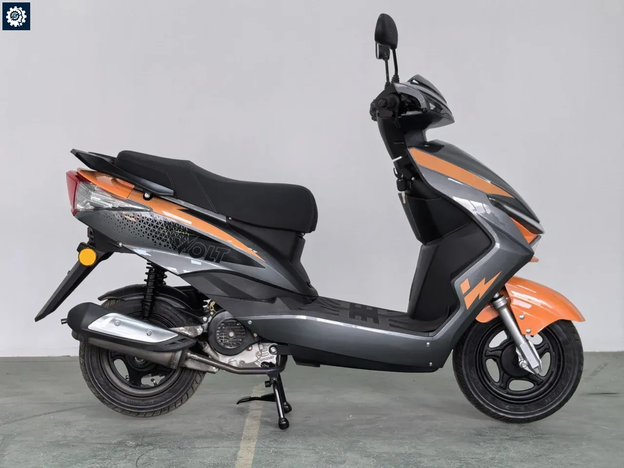 Вид справа и подвеска RACER VOLT