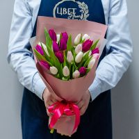 25 микс тюльпанов в оформлении