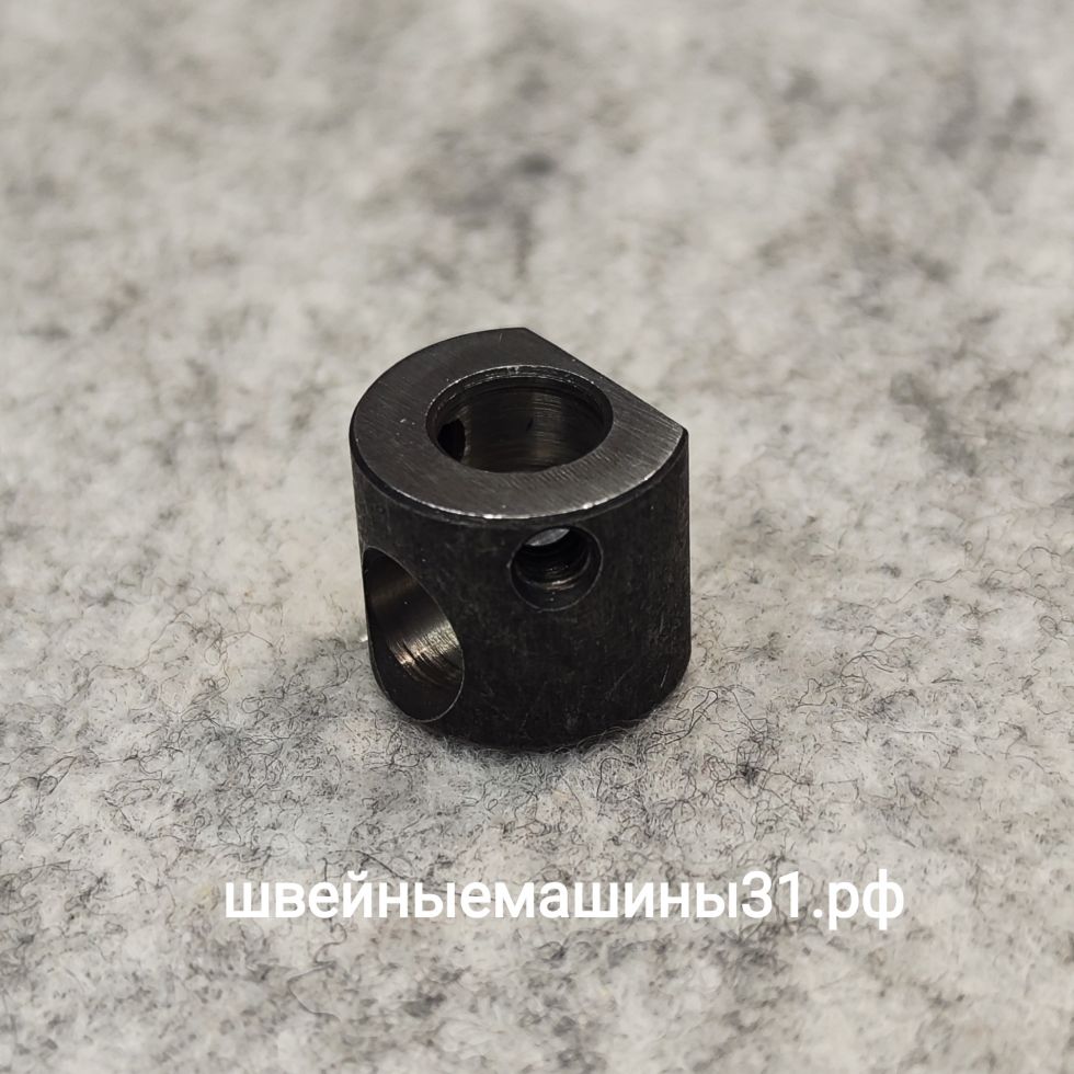 Направляющая стержня верхнего (правого) петлителя Juki 644, 654, 735 и др. Диаметр под стержень 7,2 мм.       Цена 400 руб.
