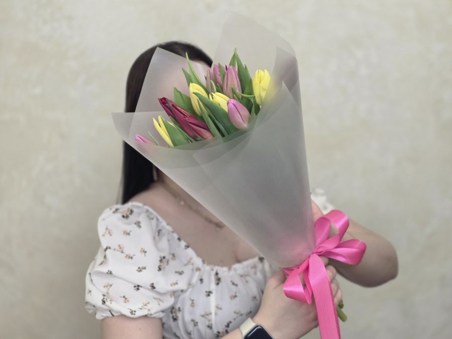 Букет из тюльпанов микс