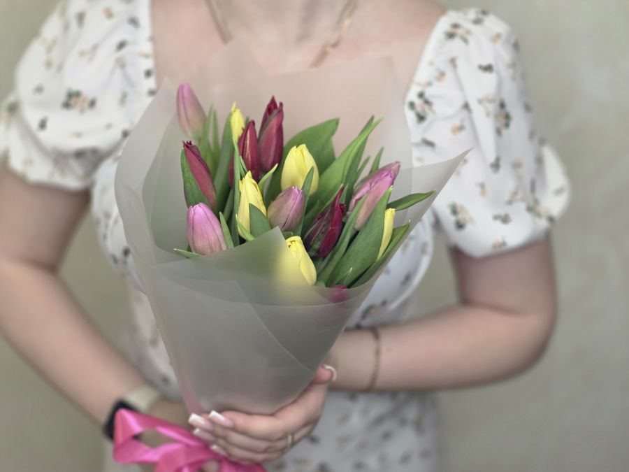 Букет из тюльпанов микс