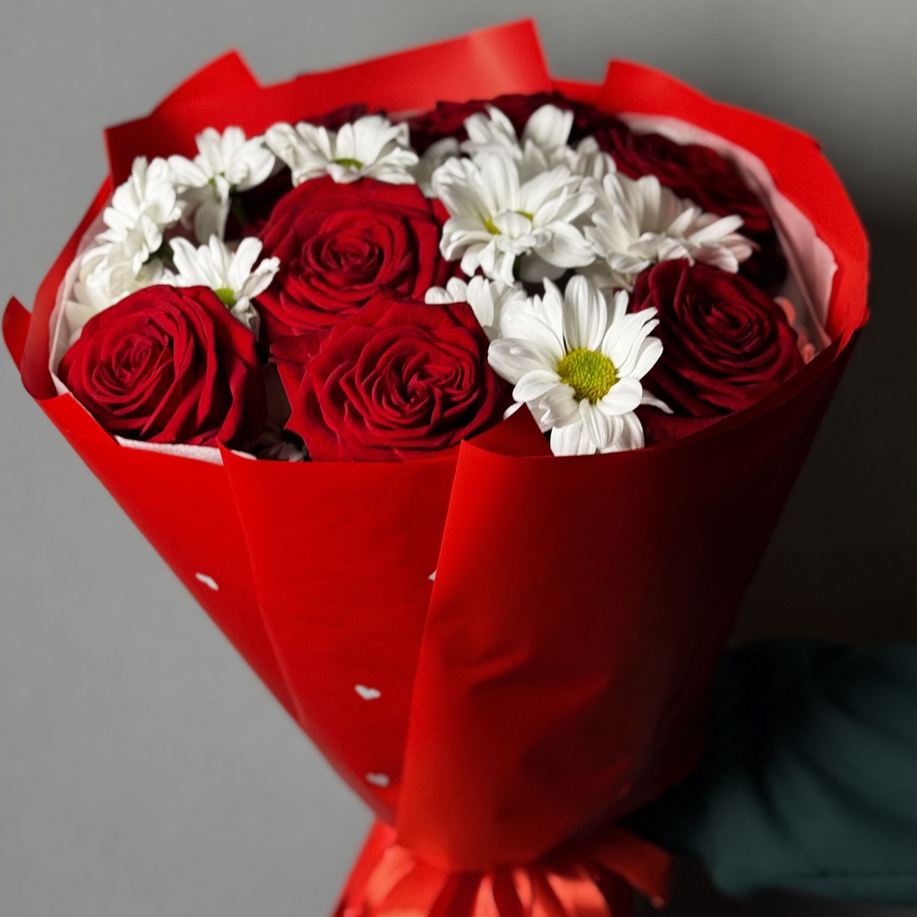 Букет из роз и хризантем