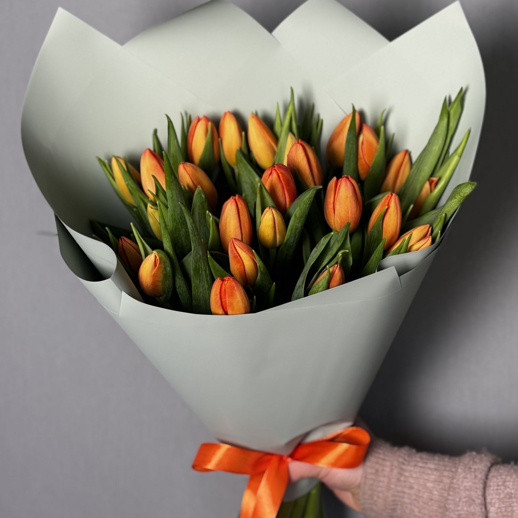 Букет оранжевых тюльпанов 25