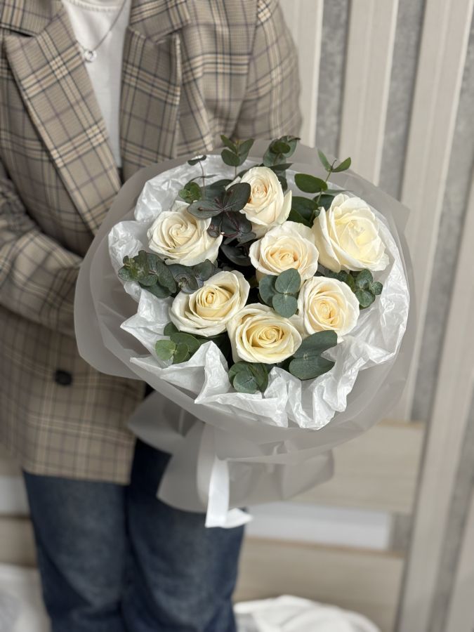 Букет белоснежные розы