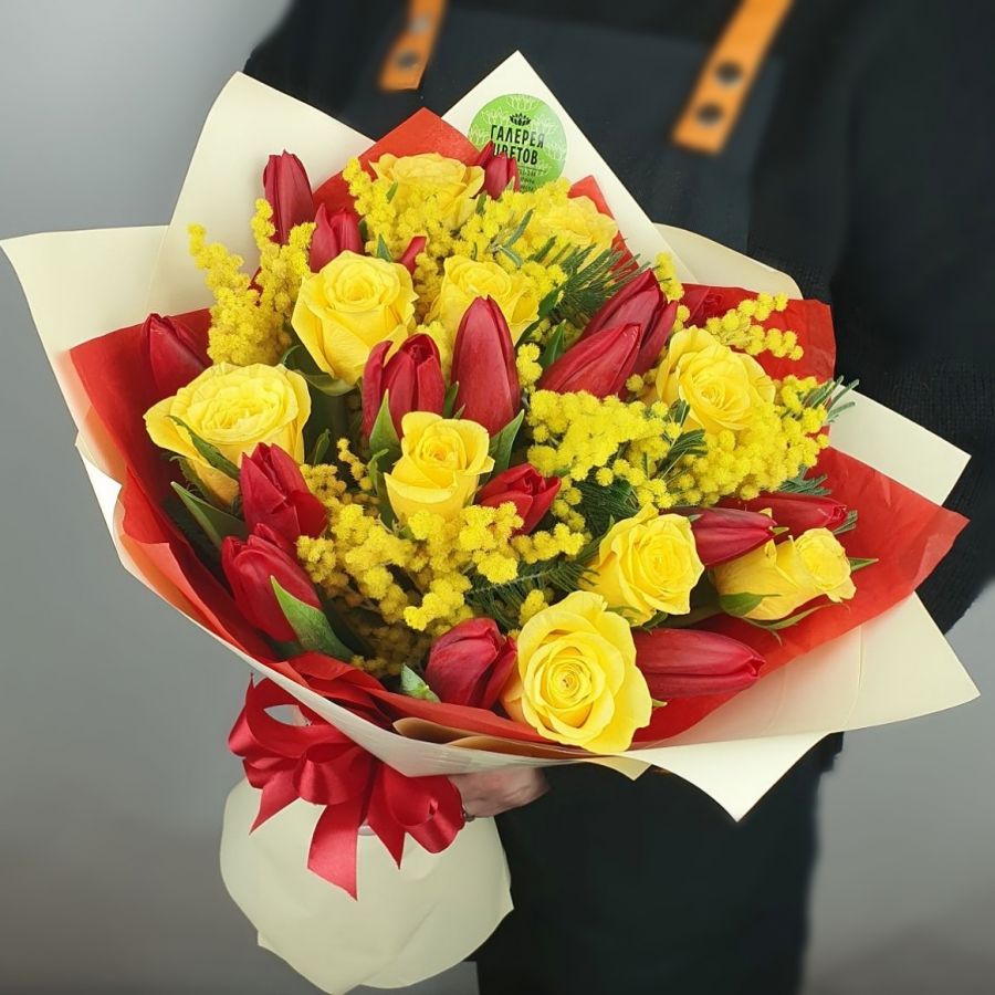 Тюльпаны с розой и мимозой