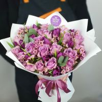 Сиреневый букет с тюльпанами и розами