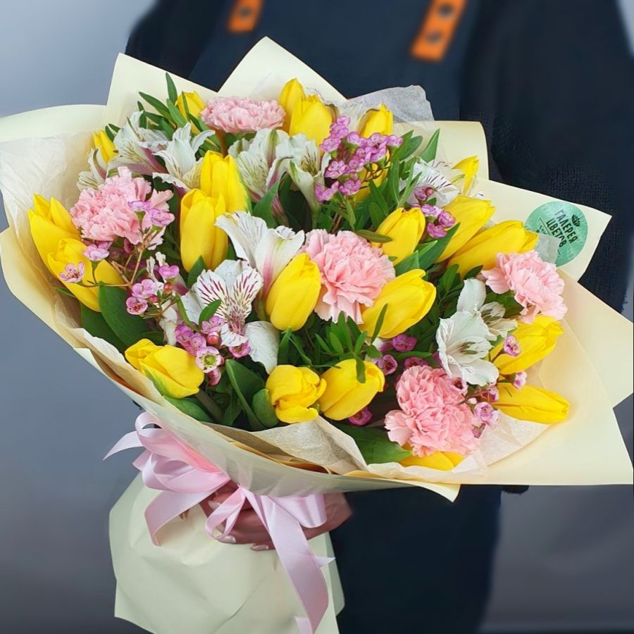 Большой весенний букет с тюльпанами