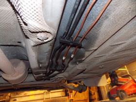 Инспекция Проводки Вдоль Топливных Трубок Под Днищем на Автомобиле Варшавское шоссе 170Бс7