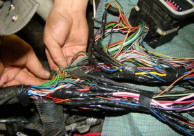 Инспекция Проводки В Зоне Двигателя На Предмет Оплавления на Автомобиле Варшавское шоссе 170Бс7