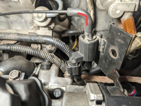 Инспекция Состояния Магистрали Вакуума Возле Дросселя на Автомобиле Варшавское шоссе 170Бс7